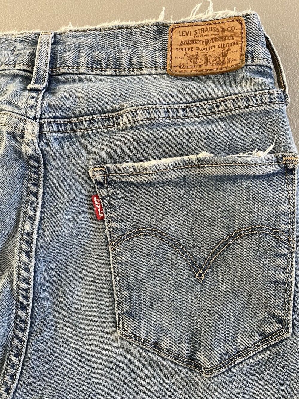 Levi's 724 Women's High Rise Straight Crop Jeans Size 29 Distressed Big “E” Tab